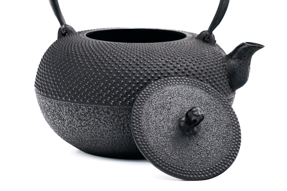 Japanese Tetsubin - 薫山工房 Kunzan Kōbō - Round Cast Iron Kettle - 1.2L