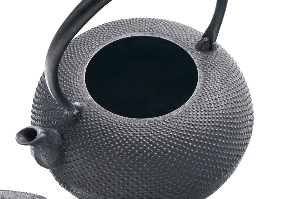 Japanese Tetsubin - 薫山工房 Kunzan Kōbō - Round Cast Iron Kettle - 1.2L