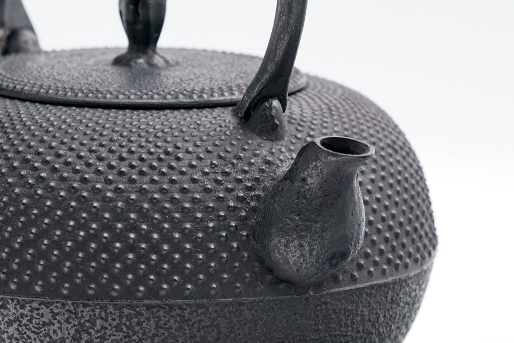 Japanese Tetsubin - 薫山工房 Kunzan Kōbō - Round Cast Iron Kettle - 1.2L