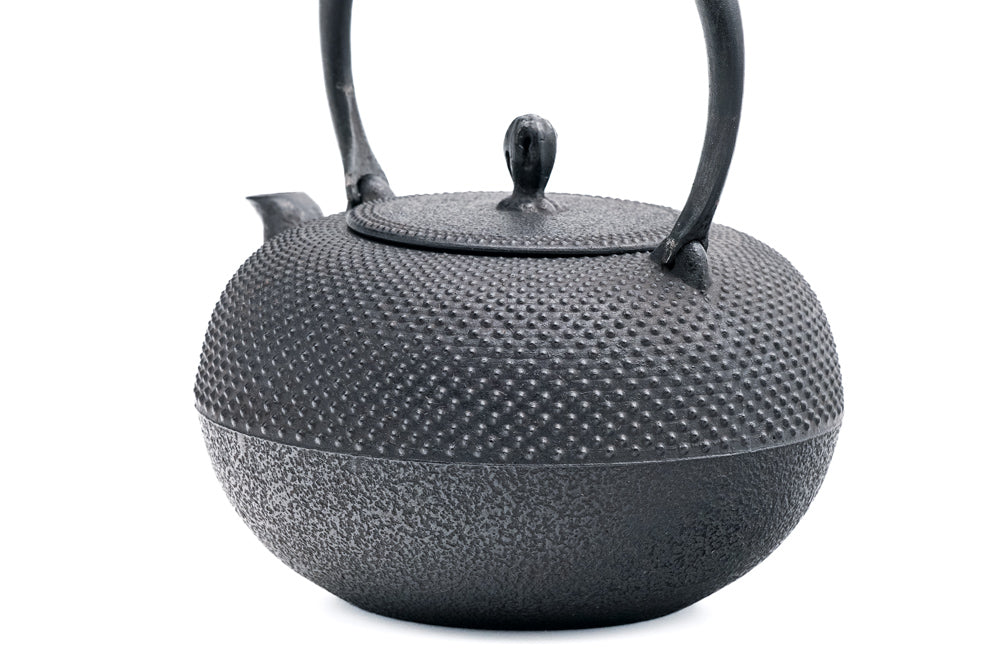 Japanese Tetsubin - 薫山工房 Kunzan Kōbō - Round Cast Iron Kettle - 1.2L